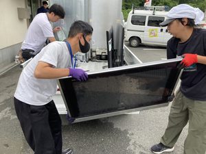 【作業の様子】リサイクル品回収の様子